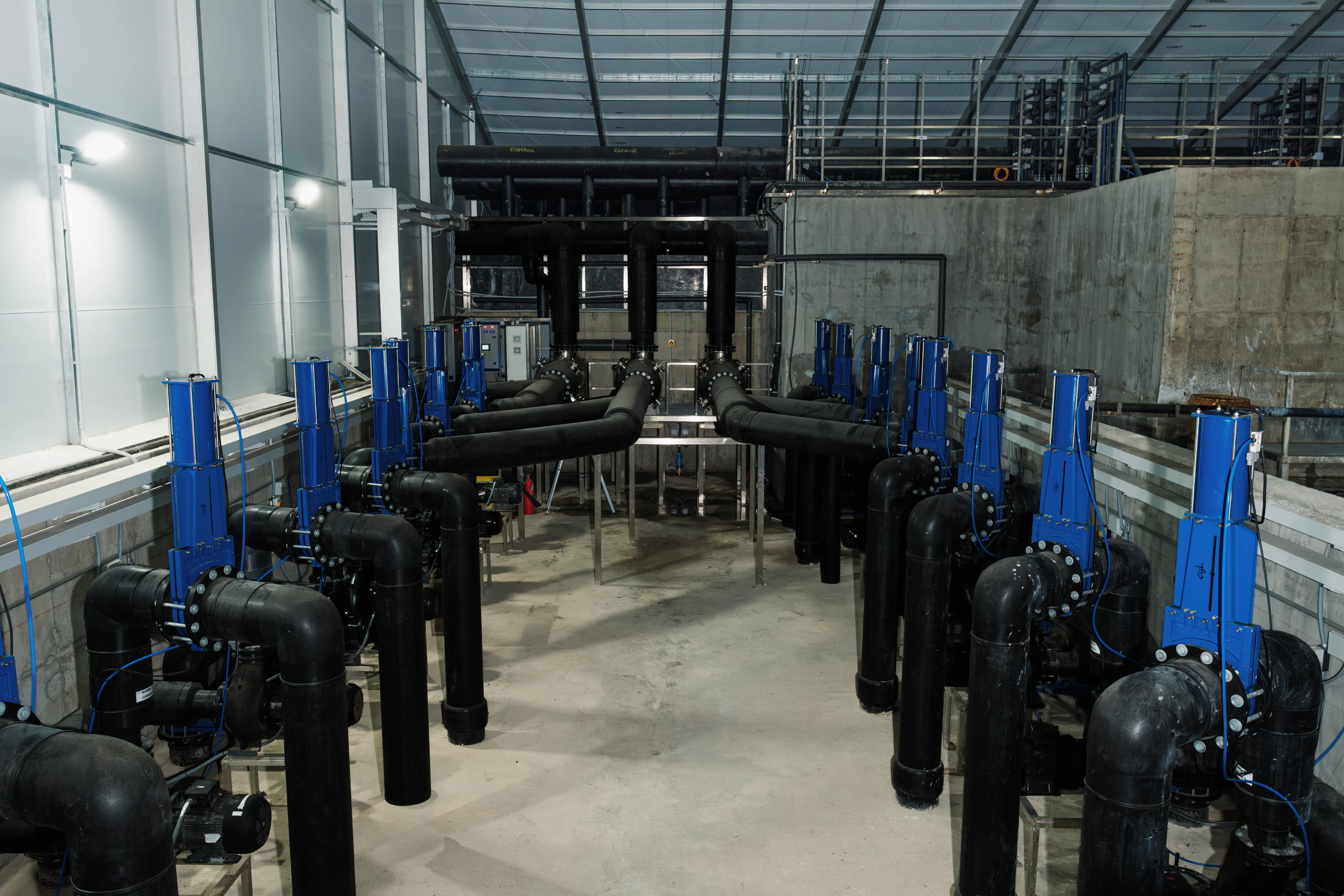 Pipe and valve room in a RAS system